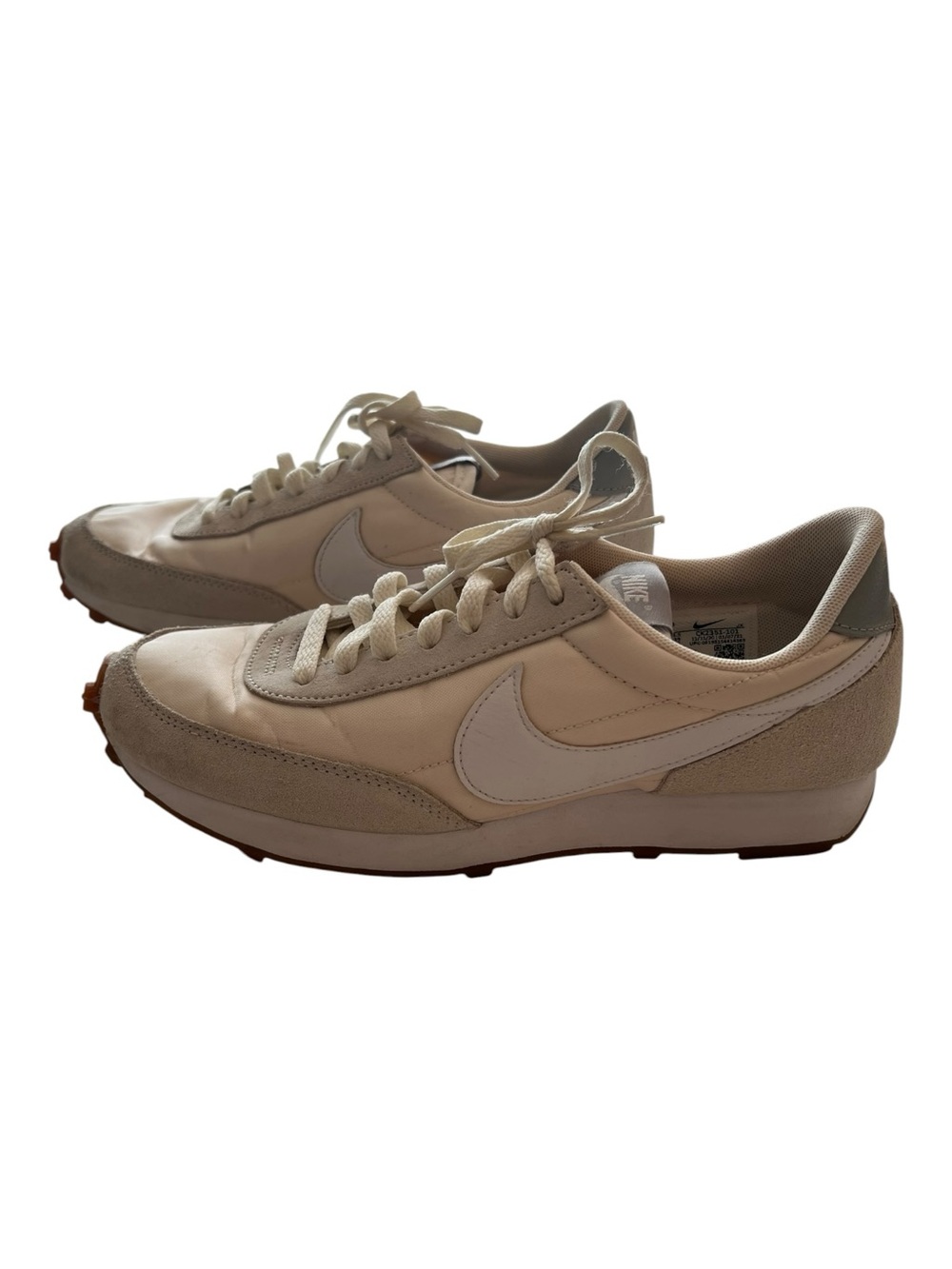 Nike Low-Top Runner Sneakers in Beige and Off-White Women’s Size 8
